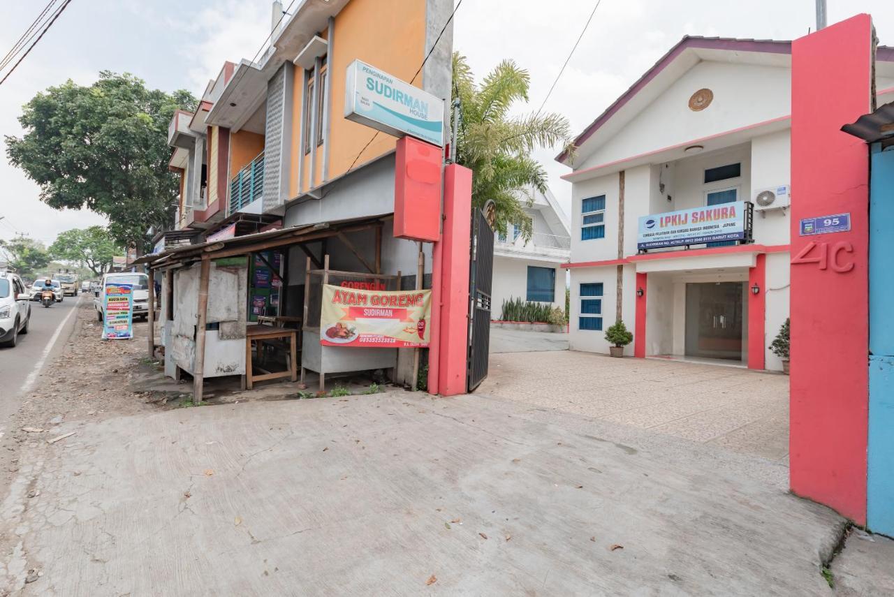 Hotel Reddoorz Syariah At Sudirman Street Garut Exterior foto