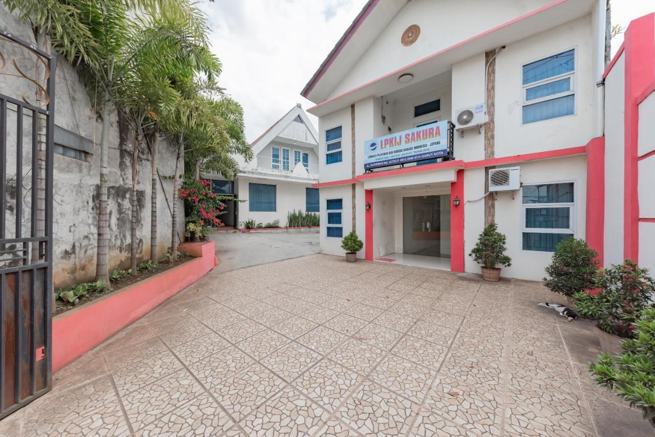Hotel Reddoorz Syariah At Sudirman Street Garut Exterior foto